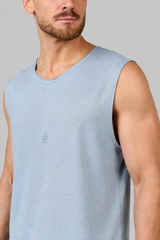 Regata Machão Textura Azul Bebê Brasão