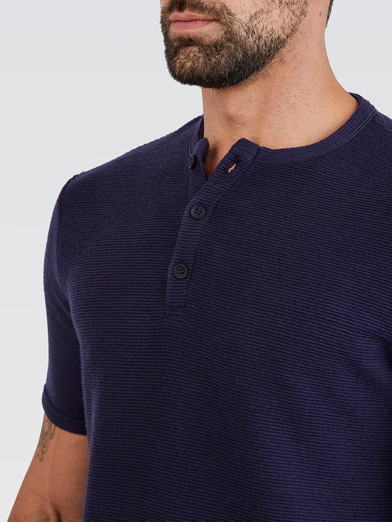 Camiseta Henley Azul Marinho Textura