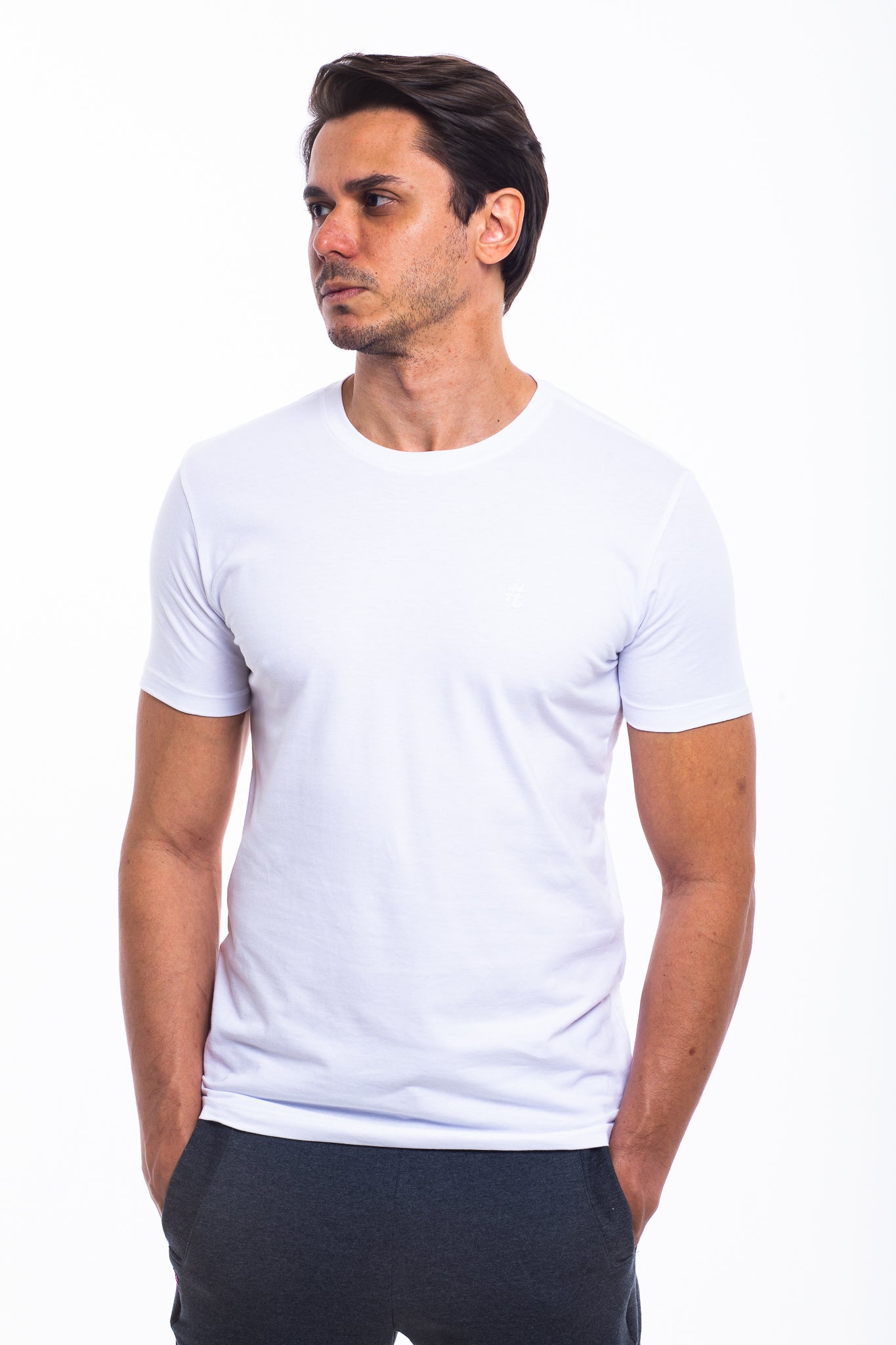 Camiseta Básica Branco Logo Nuca