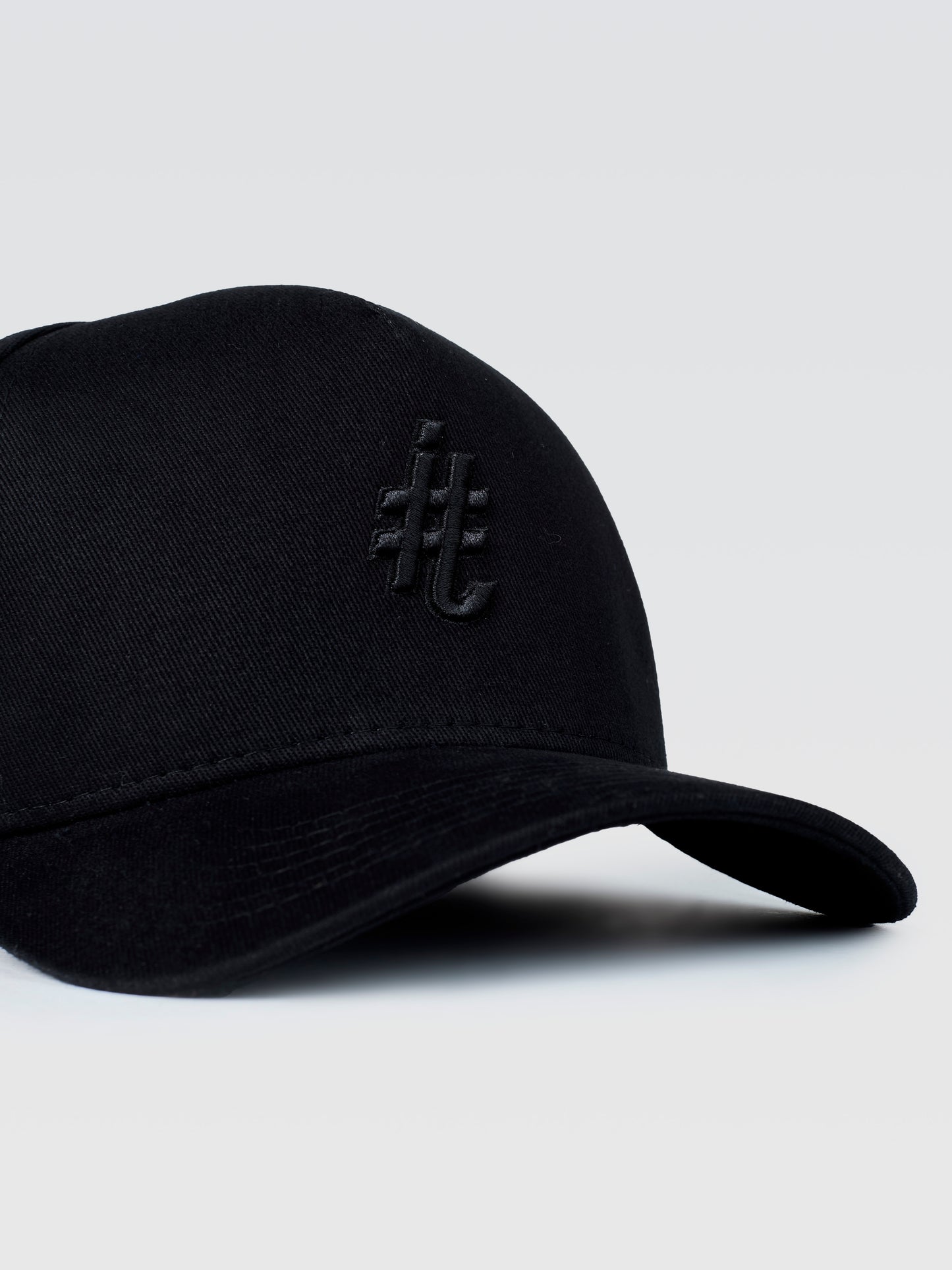 Boné Brasão All Black