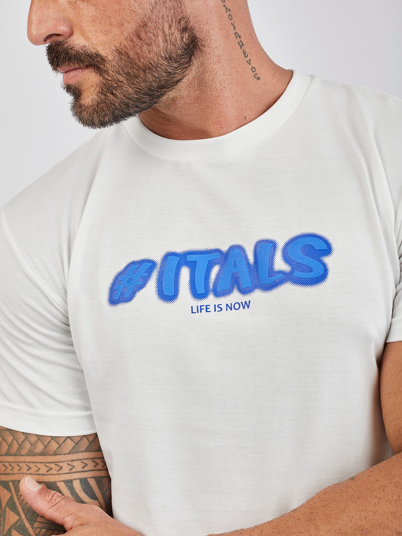 Camiseta Pima White Neon Blue