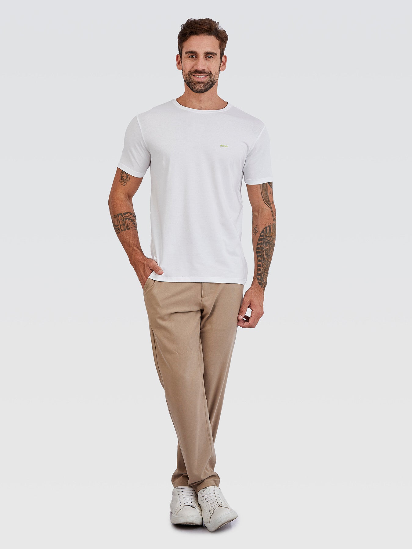 Camiseta Básica Branco Logo Neon Verde