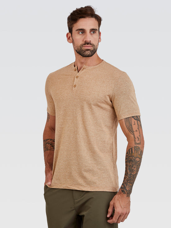 Camiseta Henley Castanho