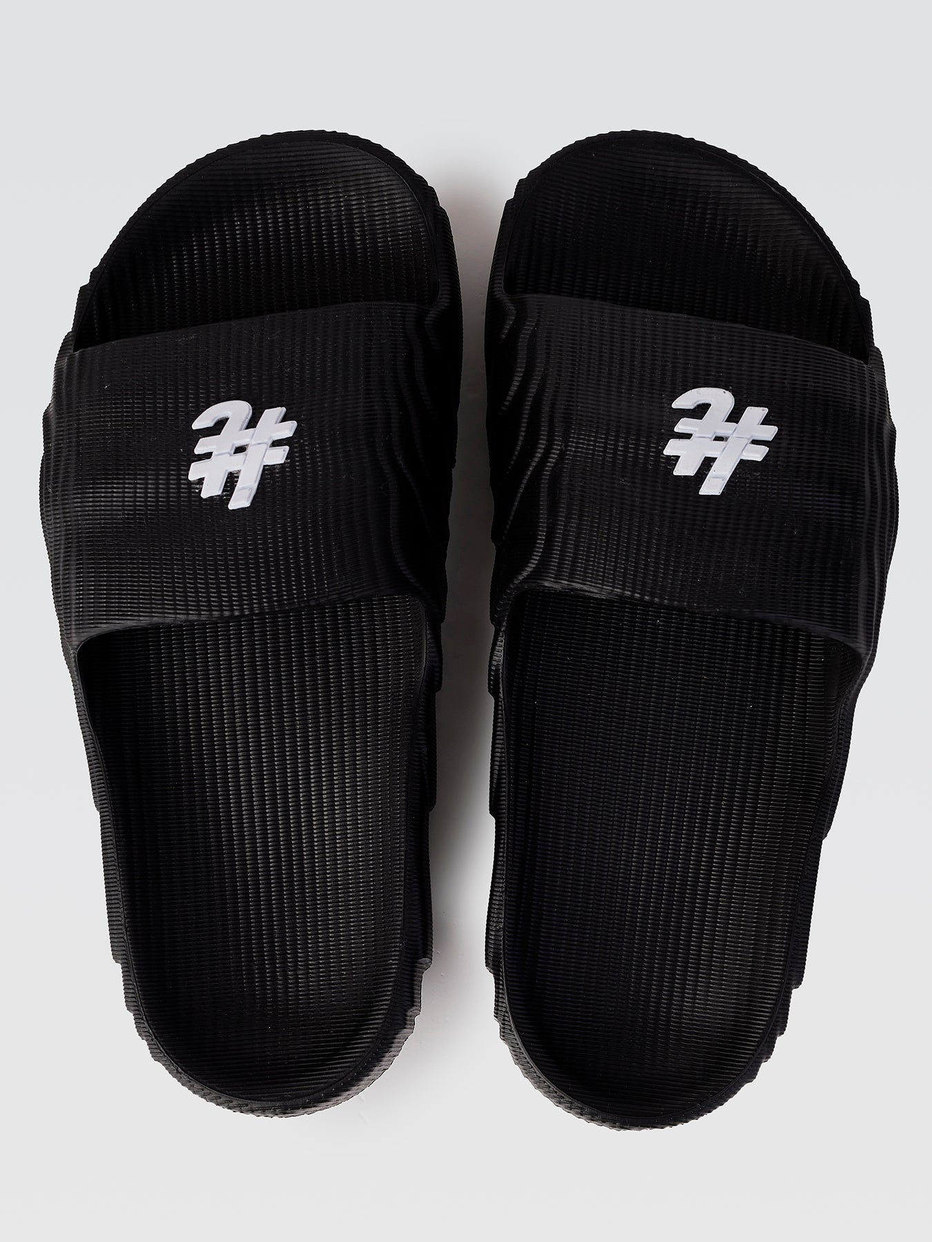 Chinelo Nuvem Adventure Preto Brasão Branco