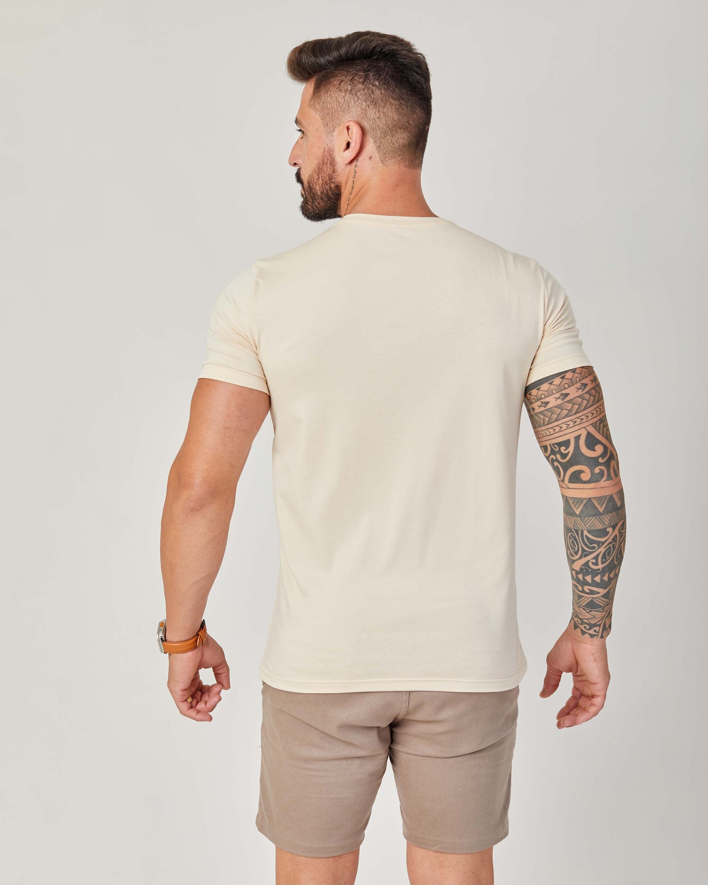 Camiseta Básica Areia Brasão Creme