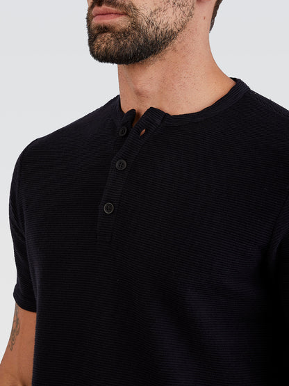 Camiseta Henley Horizonte Preto
