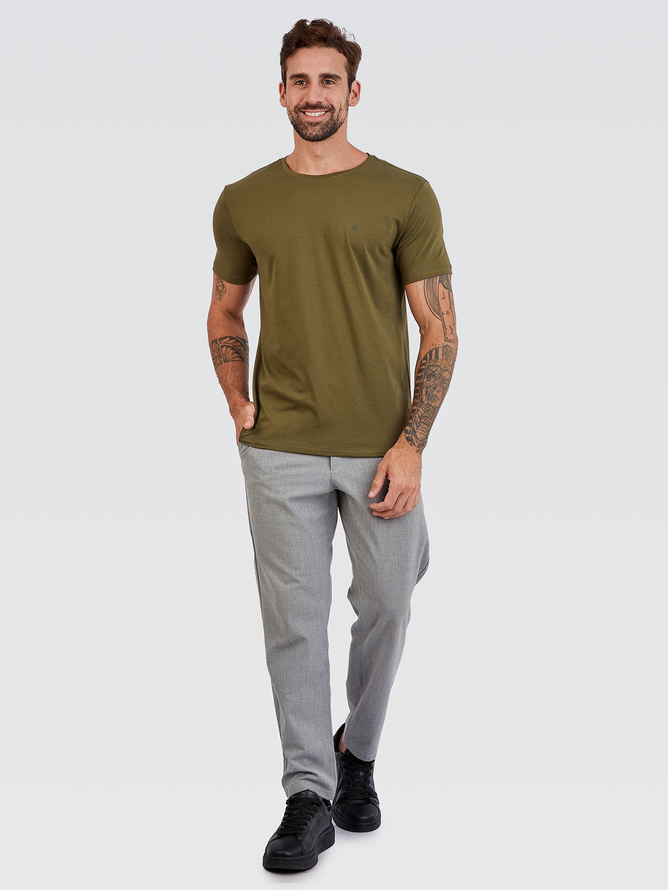 Camiseta Básica Verde Musgo Brasão