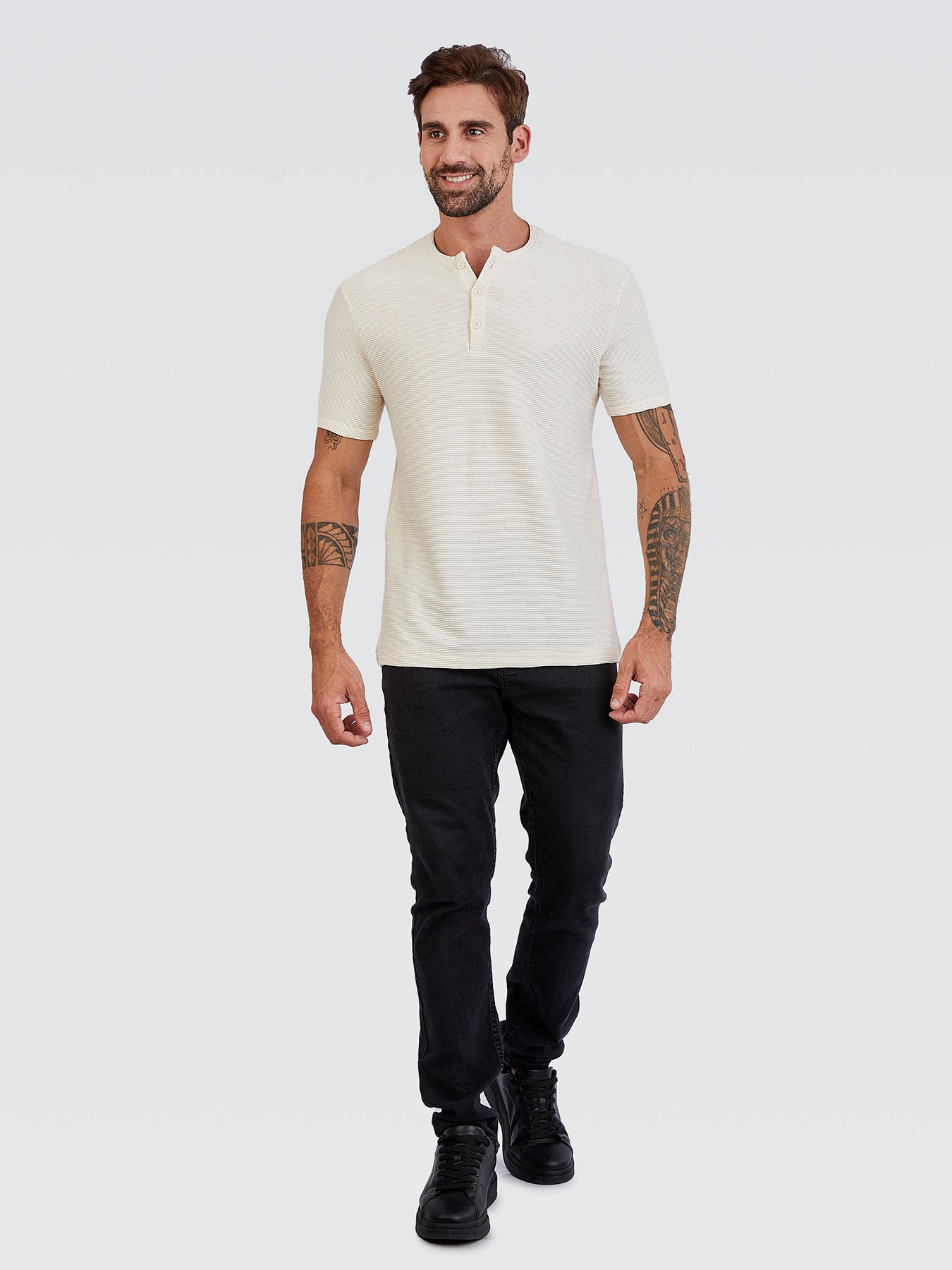Camiseta Henley Off White Textura