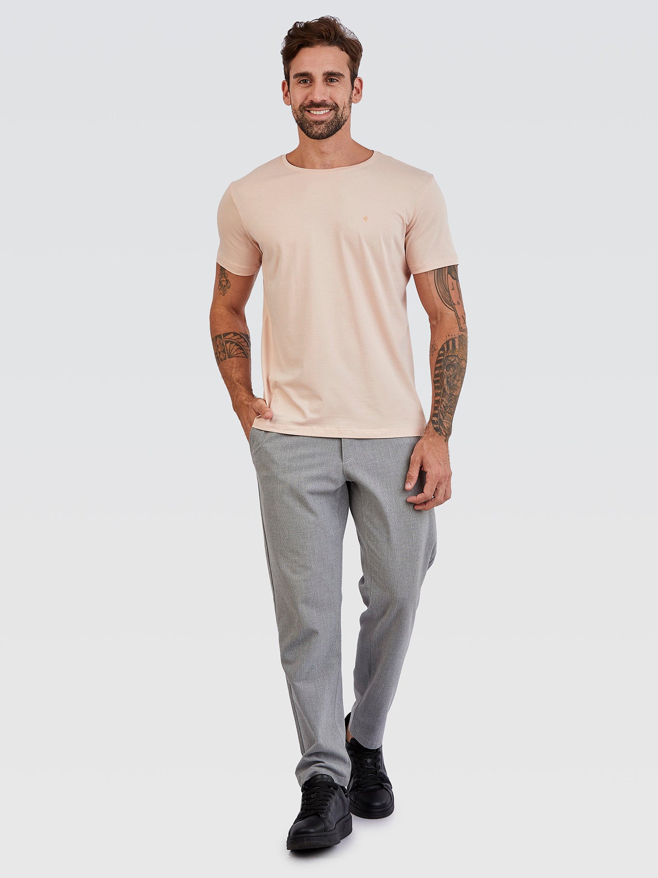 Camiseta Básica Nude Brasão