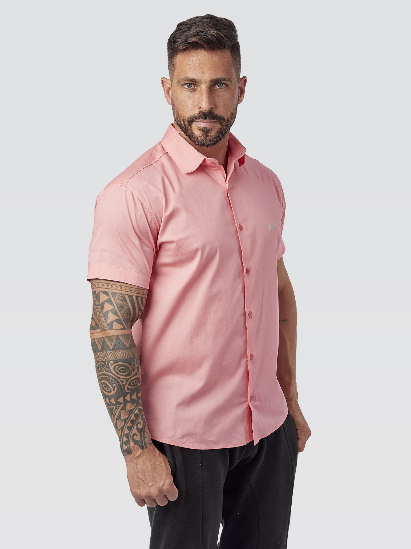 Camisa Social Manga Curta Salmão Logo Cinza