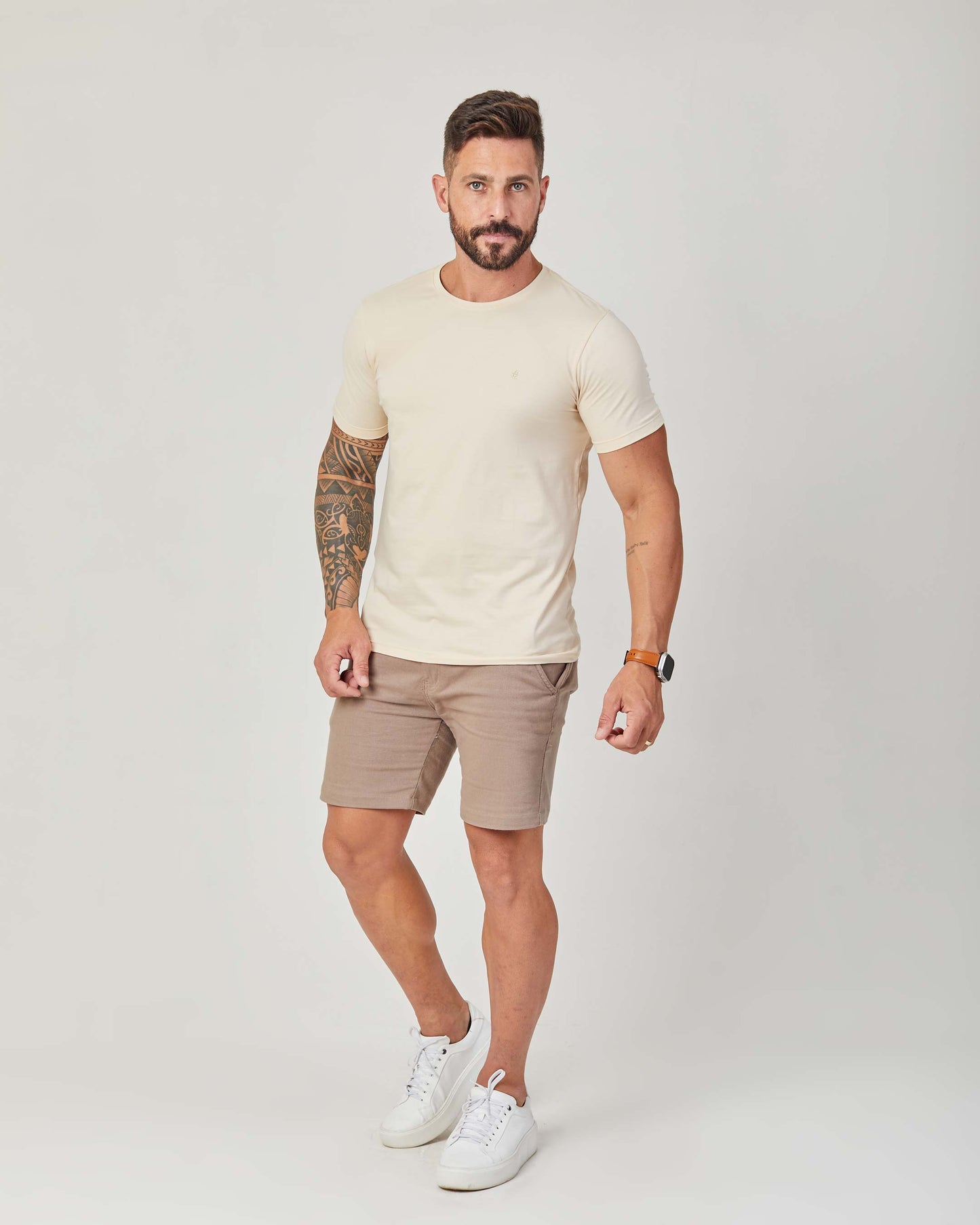 Camiseta Básica Areia Brasão Creme