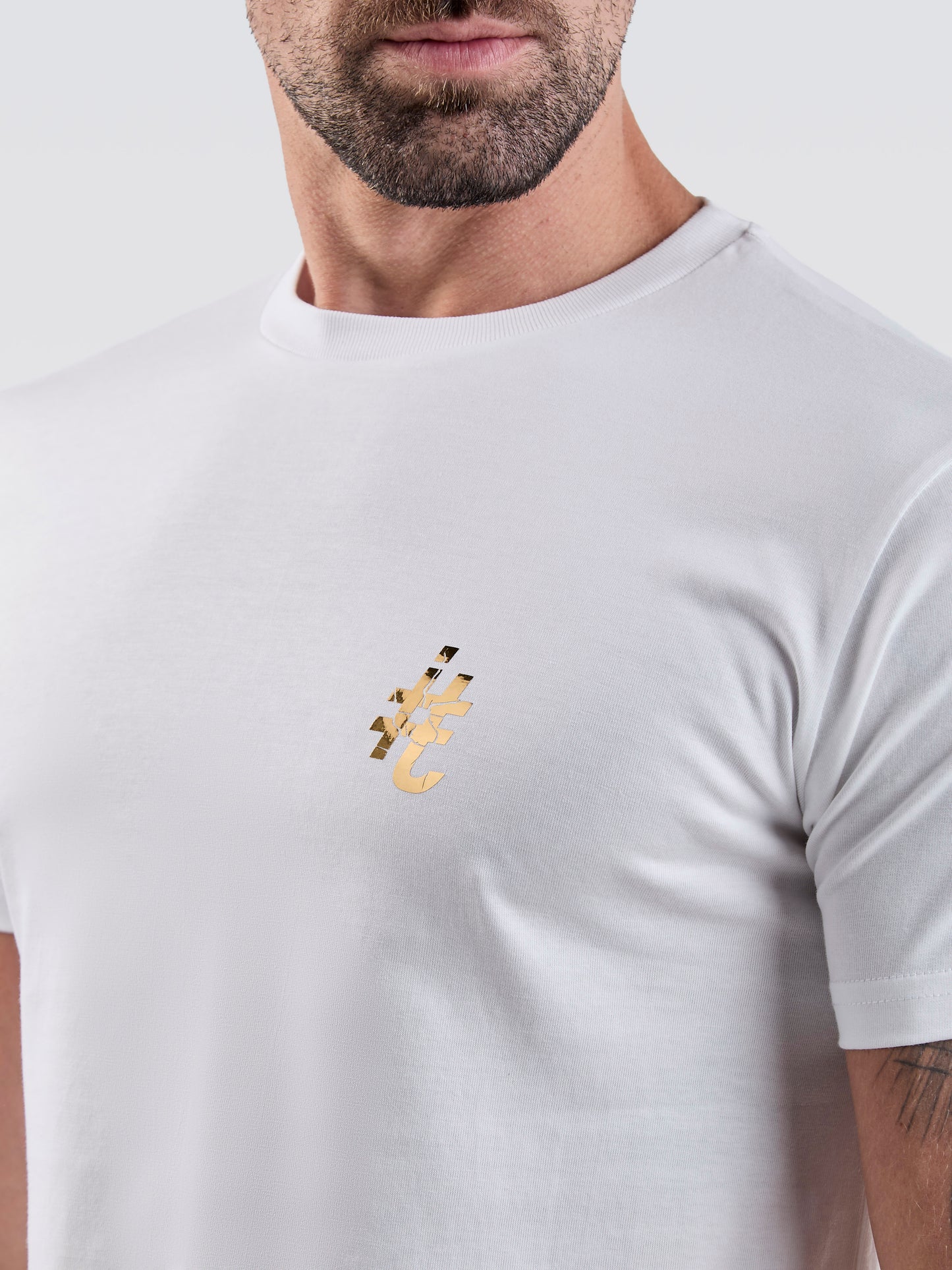 Camiseta Básica Pima Branco Logo Gold