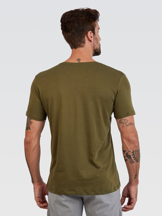 Camiseta Básica Verde Musgo Brasão
